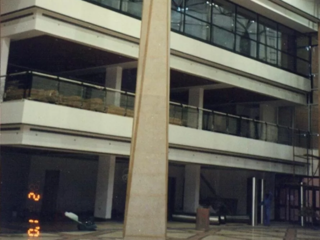 Al Ain University (2002). Client: UAE Government Ali Ain. Designer KEO & Main Contractor Seidco. Materials: Pink Roman Limestone