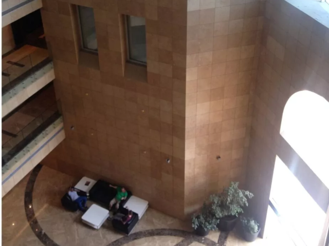 Bin Sulaiman Business Center, Jeddah (2007). Client Bin Sulaiman Group. Design RIS Main Contractor VCC Co. Materials used: Travertino Noce (Cross cut) for wall cladding (9,300m2)