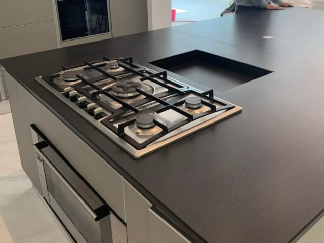Private Villa Jumeirah Park (2020). Architects & Fit Out: Smarthome Renovation. Kitchen Counter Top Absolute Black Granite in leather finish