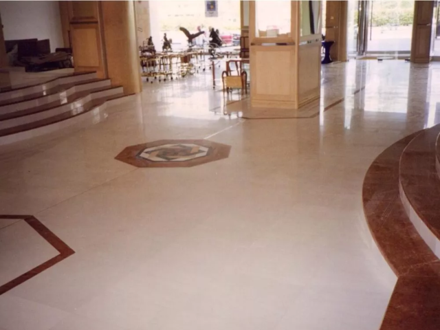 Majestic Palace Showroom (1997) in Al Maktoum Street, Deira, Dubai. Client International Business Group. Designers Archi Dome Dubai & Main Contractor Ahmadiya. Materials Bianco Sivec, Verona Red, Indian Green (750m2).